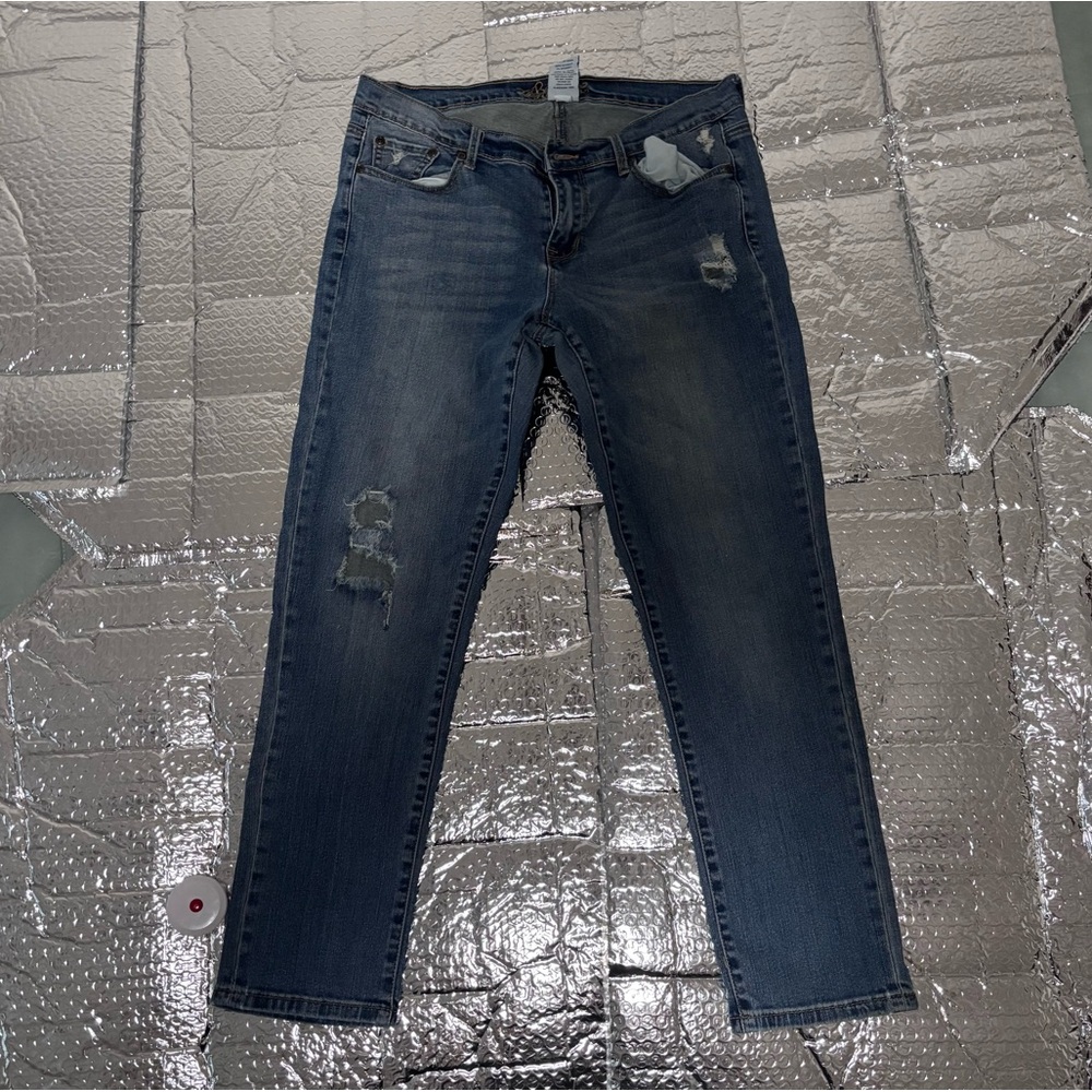 See Desc. Revolt Jeans light Distressed Wash Size 9/28 Stretch W16.25" L36.5"